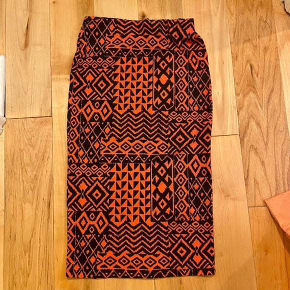 Charlotte Russe Dresses & Skirts - Charlotte Russe Aztec Pattern Skirt: Size M